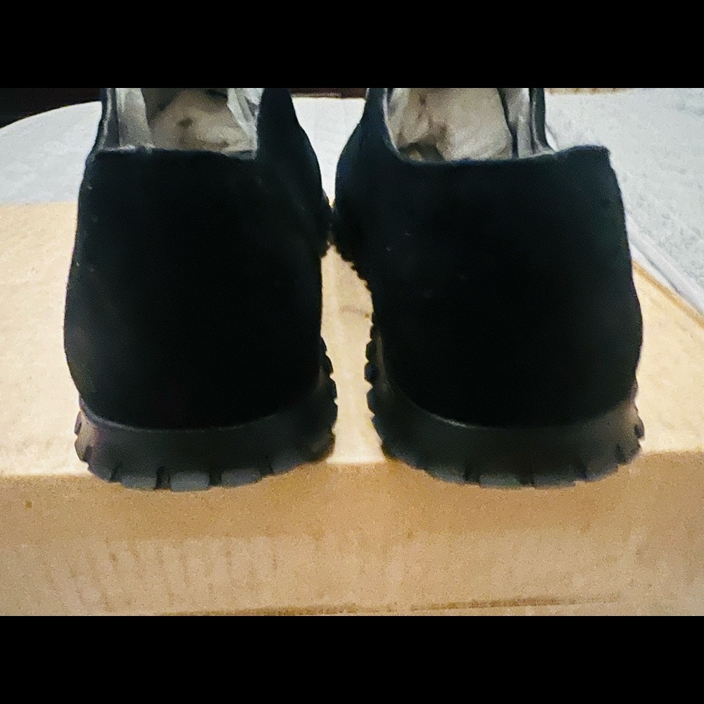 ZEROGRAND WNGOX CLII:BLK FAUX SUEDE/BLK WOMEN 6.5 NWOT